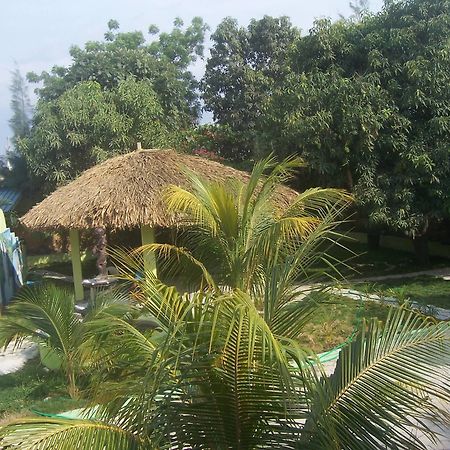 La Cayenna Hotel Et Restaurant بورت أو برنس المظهر الخارجي الصورة